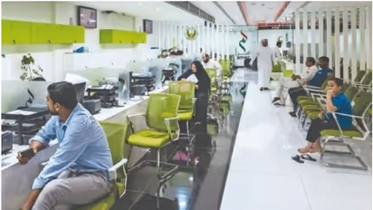 സന്ദര്ശക വിസ പുതുക്കണമെങ്കില് രാജ്യം വിടണം; യുഎഇയില് പുതിയ നിര്ദ്ദേശം