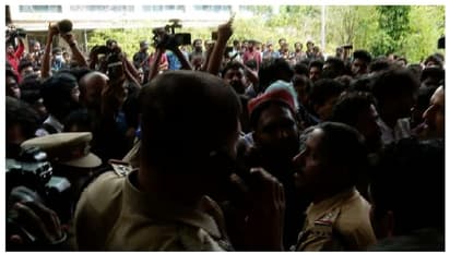 'നന്പകല്' പ്രതിഷേധത്തില് കേസ്: ചലച്ചിത്രമേളയ്ക്കിടെ പ്രതിഷേധിച്ച മൂന്ന് പേര്ക്കെതിരെ കേസ്