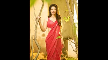 ఎరుపెక్కిన అందాలు ఉప్పొంగితే ఇంకేమైనా ఉందా.. దాచుకోలేక కొంగు పక్కకి జరిపిన ప్రియాంక జవాల్కర్ 