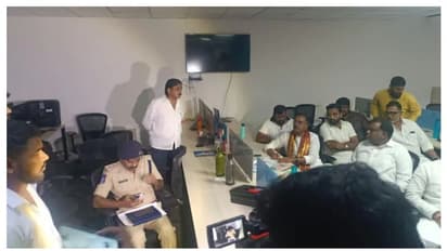 ഹൈദരാബാദിലെ കോൺഗ്രസ് വാർ റൂമിൽ അർധരാത്രി പൊലീസ് റെയ്ഡ്, മൂന്ന് പേർ കസ്റ്റഡിയിൽ