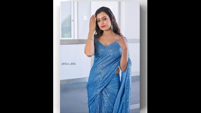 బ్లూ శారీలో మైండ్‌ బ్లాక్‌ చేస్తున్న `జబర్దస్త్` కొత్త యాంకర్.. హాట్‌ డోస్‌ పెంచాలంటూ పెరుగుతున్న డిమాండ్‌