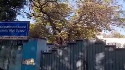 10वीं की छात्रा ने स्कूल में सुसाइड करने का किया प्रयास, बोली- टीचर टॉर्चर करने के साथ बोलते हैं ऐसी बात