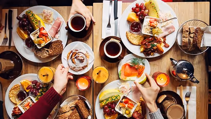 ಒಂದೇ ಪ್ಲೇಟಲ್ಲಿ ಮೂರ್ನಾಲ್ಕು ಖಾದ್ಯ ನೋಡಿ ಕೋಪ ಬರ್ತಿದ್ಯಾ? ಇದು ಮಾನಸಿಕ ಖಾಯಿಲೆ?