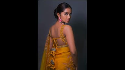 డ్రెస్ ఎగరేస్తూ, చేతులు పైకెత్తి అనుపమ చిలిపి వేషాలు.. పింక్ డ్రెస్ లో ఏమి హొయలు బాబోయ్ 