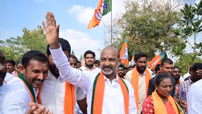 రాష్ట్రాన్ని లూటీ చేసి రూ.5 లక్షల కోట్ల అప్పుల భారం మోపిన కేసీఆర్.. : ప్రభుత్వంపై బండిసంజయ్ ఫైర్