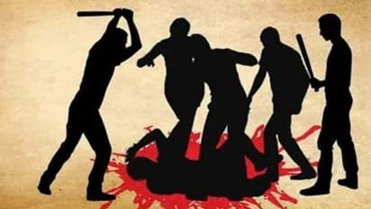 சென்னையில் பட்டப்பகலில் பயங்கரம்.. மனைவி கண்முன்னே பிரபல ரவுடி ஓட ஓட விரட்டி படுகொலை..!