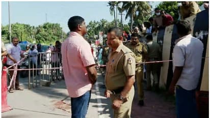 തിരുവനന്തപുരത്ത് നടുറോഡിൽ യുവതിയെ വെട്ടിക്കൊന്നു; പങ്കാളി കസ്റ്റഡിയിൽ