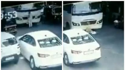 పాదాచారుడి పై నుంచి దూసుకెళ్లిన బస్.. ఆశ్చర్యంగా వాహనం వెనుక నుంచి సేఫ్‌గా బయటకు.. (వీడియో)