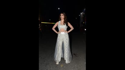 అసలే లవ్ ఎఫైర్ రూమర్స్, పూజా హెగ్డే ఈ పని చేస్తోంది ఏంటి.. కళ్ళు చెదిరే వైట్ డ్రెస్ లో అక్కడికి.. 