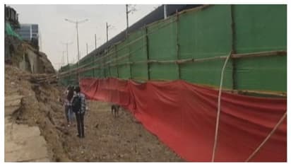 ജി 20 ഉച്ചകോടിക്കായി വിദേശരാജ്യ പ്രതിനിധികൾ എത്തി; മുംബൈയിലെ ചേരികൾ ഷീറ്റുപയോഗിച്ച് മറയ്ക്കുന്നു