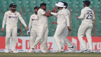 INDvsBAN 2nd Test: మరోసారి టాస్ ఓడిపోయిన టీమిండియా... కుల్దీప్ యాదవ్ను పక్కనబెట్టి...