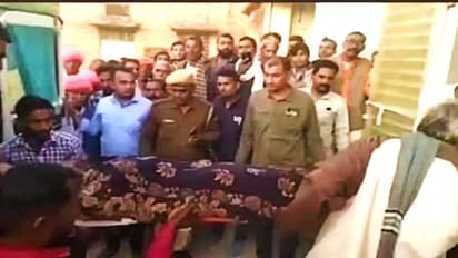 सनकी आशिक की खौफनाक वारदातः बीच बाजार रेत दिया प्रेमिका का गला फिर बैठकर रोने लगा