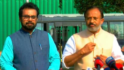 വി മുരളീധരൻ 'ദോഷൈകദൃക്ക്'; കേരള വികസനത്തിന് തടസം നിൽക്കുന്നെന്നും ജോൺ ബ്രിട്ടാസ്