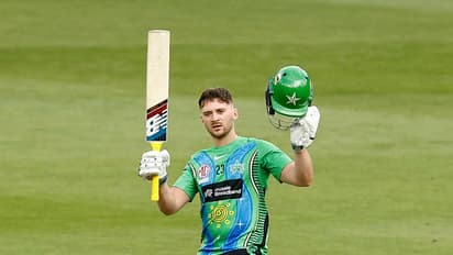 BBL: ஹோபர்ட் ஹரிகேன்ஸ் பவுலிங்கை அடித்து நொறுக்கி ஜோ கிளார்க் சதம்..! மெல்பர்ன் ஸ்டார்ஸ் அபார வெற்றி