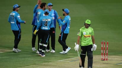 చెత్త రికార్డులన్నీ బ్రేక్... 15 పరుగులకే ఆలౌట్ అయిన సిడ్నీ థండర్...