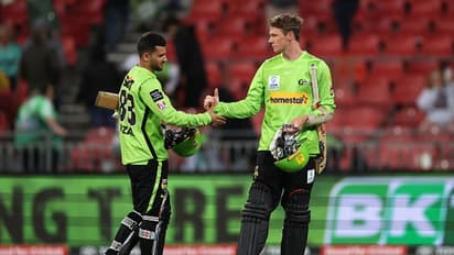 வெறும் 15 ரன்னுக்கு ஆல்அவுட்; கிரிக்கெட் வரலாற்றில் குறைவான ஸ்கோர் அடித்து மோசமான சாதனையை படைத்த சிட்னி தண்டர்