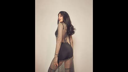 వలలో చిక్కుకున్న కసి అందాల సొరచేప ఇదిగో.. ఫ్రంట్ అండ్ బ్యాక్ జాక్వెలిన్ పరువాల మోత 