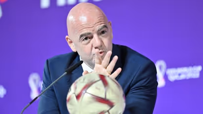 3 ஆண்டுகளுக்கு ஒருமுறை உலக கோப்பை.. வருவாயை கண்டு பேராசை அடைந்த ஃபிஃபா தலைவர்..! கழுவி ஊற்றும் ரசிகர்கள்