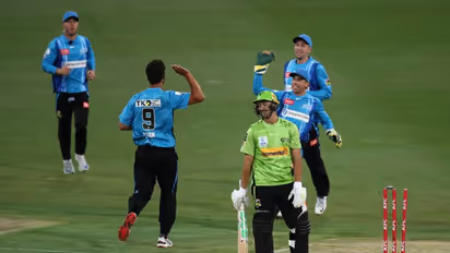 BBL 2022-23: Twitter runs amok after Strikers bundle Thunder for record lowest senior T20 total