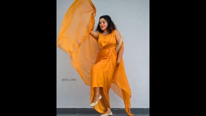 ఎల్లో డ్రెస్‌లో పూర్ణ బిగువైన పరువాల విందు.. చేతులు పైకెత్తి విరహంతో కైపెక్కిస్తున్న హాట్‌ హీరోయిన్..