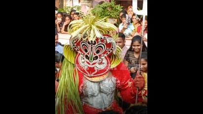 ഉച്ചയ്ക്കും സന്ധ്യയ്ക്കും പാതിരായ്ക്കും നടന്നുവാഴും ഗുളികൻ, ചിത്രങ്ങള്‍ കാണാം