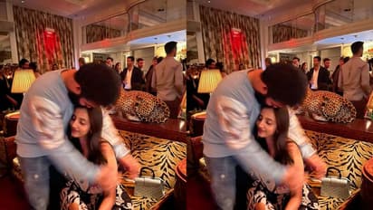 NTR: ఎన్టీఆర్ సో రొమాంటిక్ గురూ... భార్యను అలా గుండెలకు హత్తుకుంటూ!