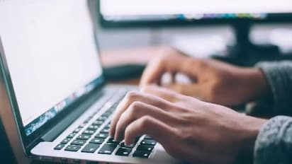 മീറ്റിംഗിനിടെ മാനേജര് സ്കെയില് വച്ച് അടിച്ചു; സ്ത്രീക്ക് 90 ലക്ഷം നഷ്ടപരിഹാരം