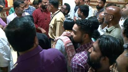 കോഴിക്കോട് കോർപറേഷനിൽ ദൃശ്യങ്ങൾ ചിത്രീകരിക്കുന്നതിനിടെ മാധ്യമ പ്രവർത്തകർക്ക് നേരെ കൈയ്യേറ്റം