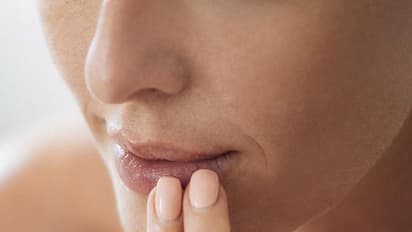 തണുപ്പ് കാലത്ത് ചുണ്ടുകള് വരണ്ട് പൊട്ടാതിരിക്കാന്...