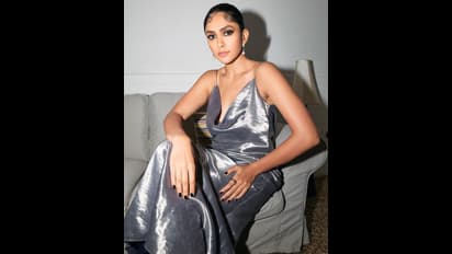 సిల్వర్ గౌన్ లో ‘సీతారామం’ హీరోయిన్ అందాల విందు.. మృణాల్ ఠాకూర్ స్టన్నింగ్ స్టిల్స్ చూస్తే అంతే!