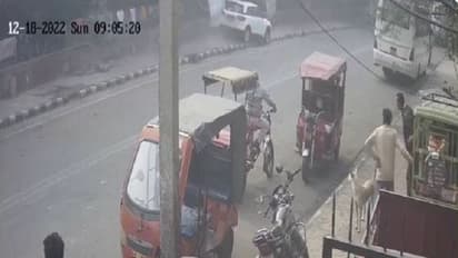 Delhi Accident: ಫುಟ್ಪಾತ್ನಲ್ಲಿ ಆಟವಾಡುತ್ತಿದ್ದ 3 ಮಕ್ಕಳಿಗೆ ಡಿಕ್ಕಿ ಹೊಡೆದ ಕಾರು: ಚಾಲಕ ಬಂಧನ