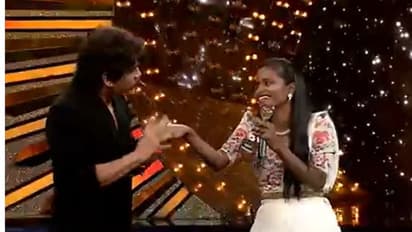 నాగార్జున ముద్దివ్వబోతే ఆ కామెంట్ చేసిన ఫైమా.. వేదికపై ఆసక్తికర సంఘటన, నవ్వులే నవ్వులు 