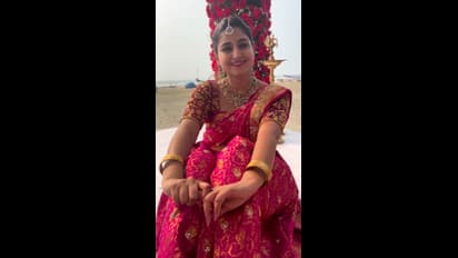 వర్షిణి సిగ్గుపడితే ఎంత అందంగా ఉంటుందో తెలుసా.. బీచ్ సైడ్ వెడ్డింగ్ లో హాట్ యాంకర్ సందడి, ఫొటోస్ వైరల్ 