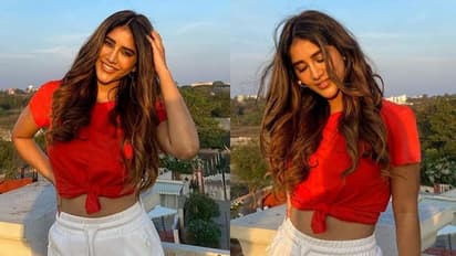 టెర్రస్ పై నభా నటేష్ టెంప్టింగ్ పోజులు.. టీషర్టు పైకి ముడేసి.. నడుము అందాలతో ‘ఇస్మార్ట్ బ్యూటీ’రచ్చ!