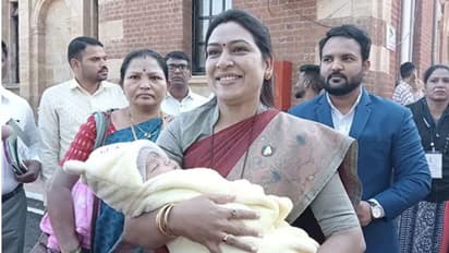 " నేను తల్లినే కాదు.. ప్రజాప్రతినిధిని కూడా.." : అసెంబ్లీ సమావేశాలకు పసిబిడ్డతో వచ్చిన మహారాష్ట్ర ఎమ్మెల్యే..