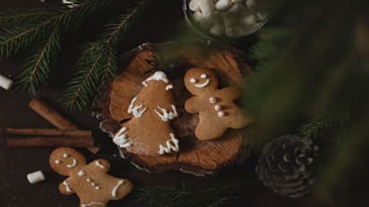 Christmas 2022: क्रिसमस पर बनाए बच्चों के लिए स्पेशल एगलेस जिंजरब्रेड कुकीज़, नोट करें रेसिपी