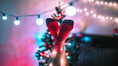 Christmas 2022: क्रिसमस पर क्यों लटकाए जाते हैं मोजे, जानें दिलचस्प कहानी