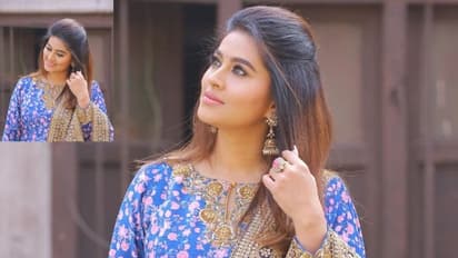 చిరునవ్వులతో కవ్విస్తోన్న స్నేహా, బ్లూ డ్రెస్ లో మెరుపులు మెరిపిస్తున్న బ్యూటీ.. 