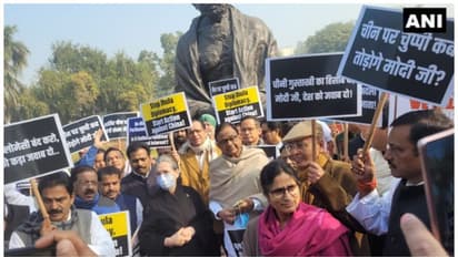 ചൈന അതിർത്തി തർക്കം: ലോക്സഭയിൽ കോൺഗ്രസ് അടിയന്തര പ്രമേയ നോട്ടീസ്, പാർലമെന്റിന് മുന്നിൽ പ്രതിഷേധം