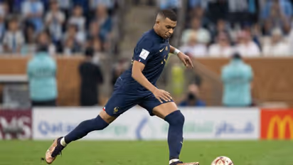 എംബാപ്പെയെ വിടാതെ അര്‍ജന്‍റീനന്‍ ആരാധകരും; വിക്‌ടറി പരേഡില്‍ അധിക്ഷേപങ്ങള്‍ മാത്രം; കോലം കത്തിച്ചും ആഘോഷം