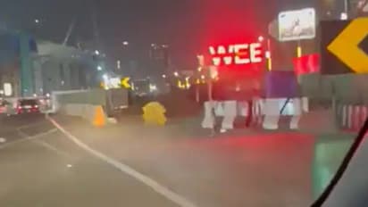 'ഇതെങ്ങനെ?'; നഗരത്തിലെ ഡിസ്പ്ലേ ബോര്ഡില് വന്ന എഴുത്ത് വൈറലാകുന്നു...