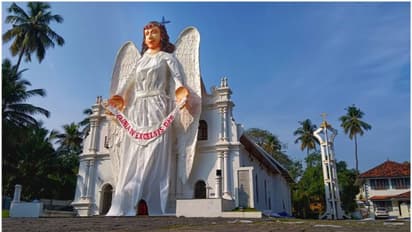 ക്രിസ്മസിനെ വരവേല്‍ക്കാന്‍ 65 അടിയുള്ള മാലാഖയെ ഒരുക്കി ജീവമാതാ ദേവാലയം 