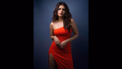 వింటర్ లో ఉక్కపోత పెట్టించేలా శ్రద్దా దాస్ ఫోజులు.. బాడీకి అతుక్కుపోయిన డ్రెస్ ఆ షేపులు మైండ్ బ్లోయింగ్ 