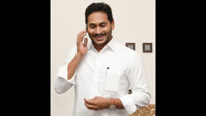 సీఎం జగన్ ఫ్లైట్ ఎమర్జెన్సీ ల్యాండింగ్:24 నిమిషాల తర్వాత సాంకేతిక లోపం గుర్తింపు