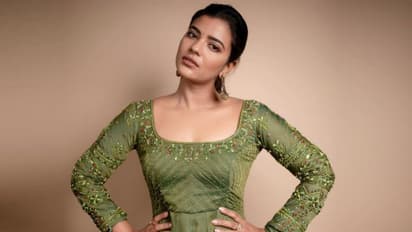 என் வழி தனி வழி... சர்ப்ரைஸாக பிக்பாஸ் வீட்டுக்குள் எண்ட்ரி கொடுத்த  ஐஸ்வர்யா ராஜேஷ் - ஷாக்கான ஹவுஸ்மேட்ஸ்