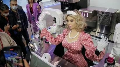 अब लोगों को कॉफी पिलाएगी ये खूबसूरत रोबोट, इसके फीचर्स जानकर दंग रह जाएंगे आप