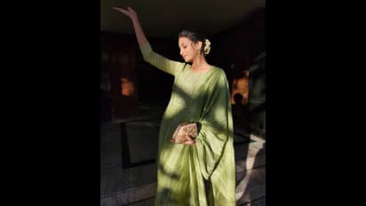 குடும்ப குத்து விளக்கு போல்.. பச்சை நிற சல்வாரில்.. தலை நிறைய மல்லிப்பூ வைத்து மனதை மயக்கும் ஸ்ரீநிதி ஷெட்டி!