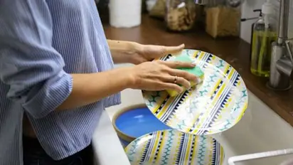 പാത്രങ്ങളിലെ കറയും കരിയും കളയാം; പരീക്ഷിക്കാം ഈ എളുപ്പവഴികള്...