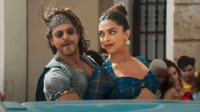 दीपिका पादुकोण ने फिर दिखाए SEXY मूव्स, विवादों के बीच मेकर्स ने रिलीज किया Pathaan का नया गाना