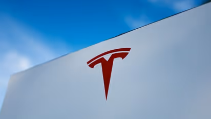 Tesla plans to layoff employees in early 2023, freezes hiring: Report 